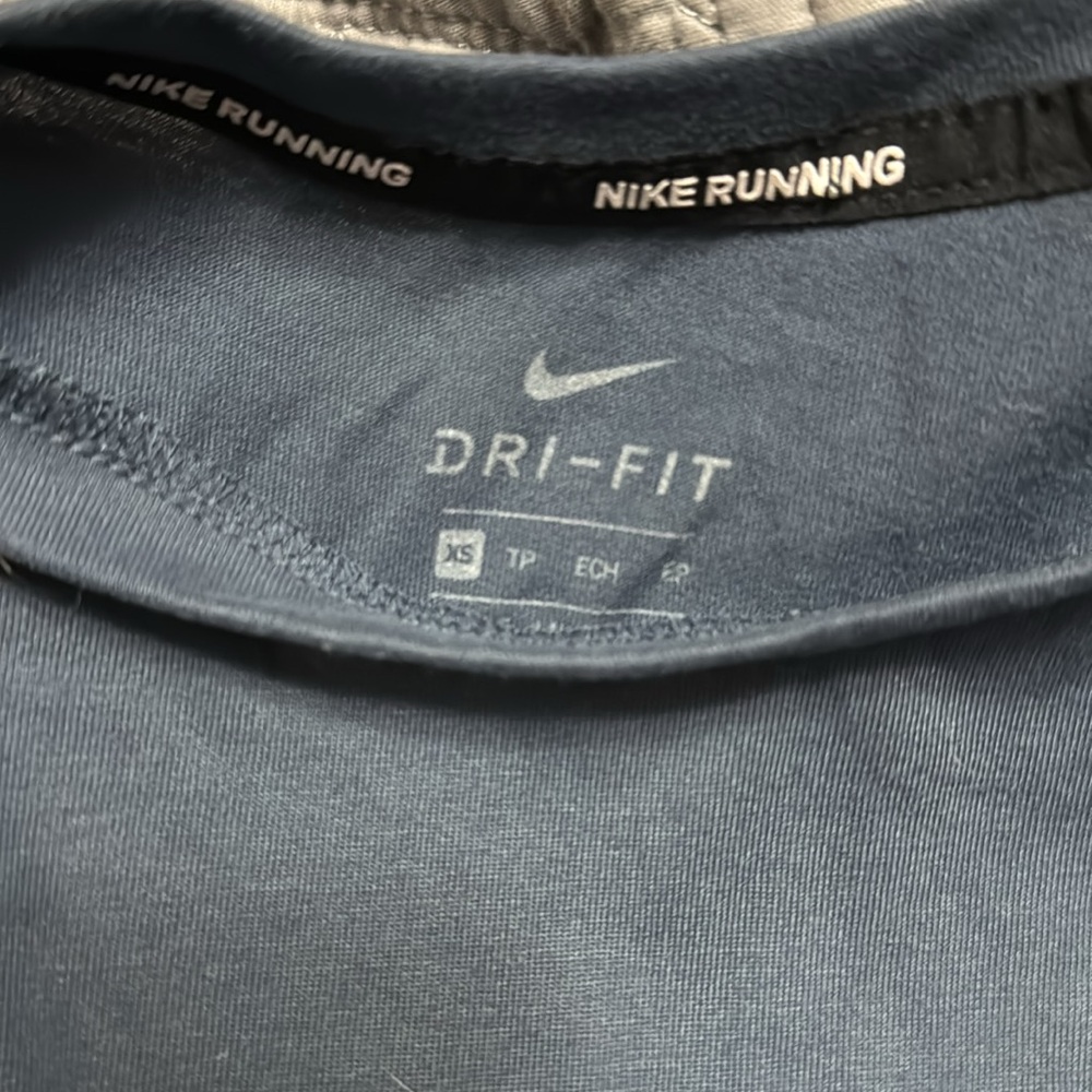 NIKE RUNNING SHIRT SIZE XS - Picture 2 of 2